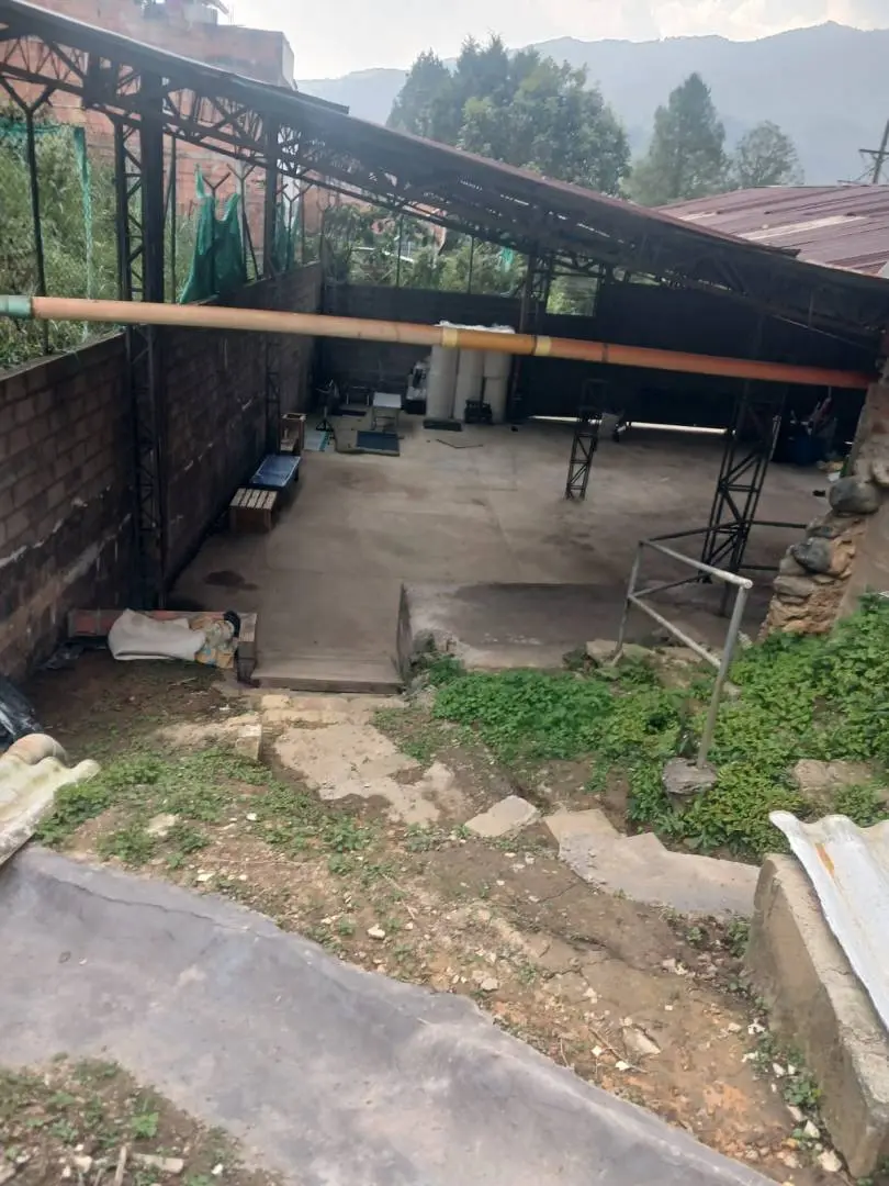 Fotografía 4 - Lote Con 2 Casas Y Bodega